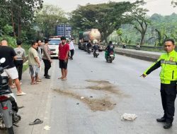 Nahas! Pengendara sepeda Motor tewas terlindas Truk di Jalur Pantura