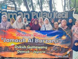 Pererat Silaturahmi, Jamaah Maulid Desa Gumawang Kecamatan Pecalungan Kabupaten Batang  Gelar Wisata Religi ke Makam Wali Songo
