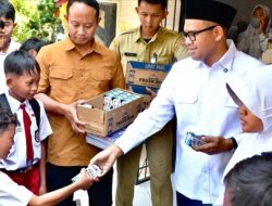 Wujud Kepedulian Pendidikan, Pemkab Batang Bagikan Seragam Gratis untuk Siswa SD dan SMP
