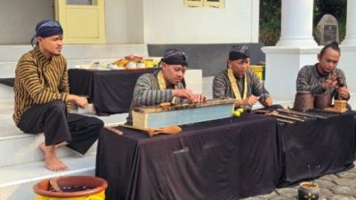 Merawat Memori Sejarah, Keluarga Adat Loano Purworejo Sukses Gelar Tradisi Jamasan Pusaka