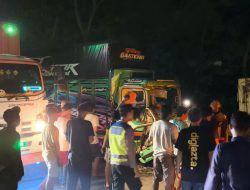 Rem Blong! Kecelakaan Beruntun 4 Truk di Jalur Alas Roban Batang, Evakuasi Sopir Berjalan Dramatis