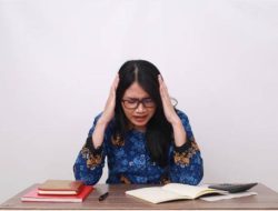 Angka Keramat 24 Jam: Drama Tahunan Guru Bersertifikasi yang Menguras Emosi
