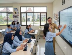 Di Balik Ruang Kelas :  Ketika Hati Guru Tersentuh Lelah dan Sedih