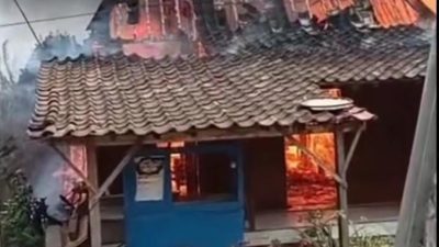 Si Jago Merah Amuk Pemukiman warga di Subah Batang, 3 Rumah Hangus Terbakar hingga Rugi Ratusan Juta