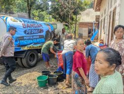 Polsek Bandar-Polresta Batang Kirim Bantuan Air Bersih untuk Warga Terdampak Kemarau